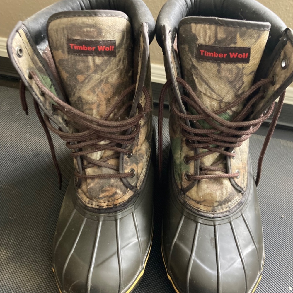 Mens Timber Wolf lace up camo boots size 10